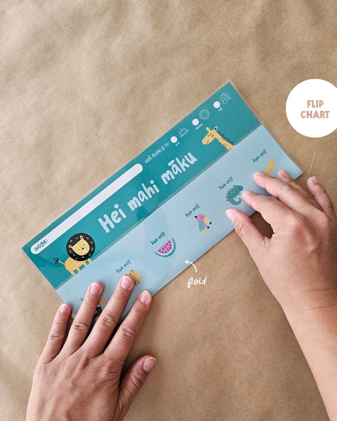 reo Māori Flip chart with zoo animal illustrations being folded over