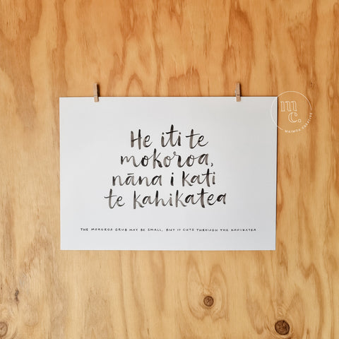 custom print / hand-lettered print / handlettered print / bespoke print / wall art / whakataukī / whakatauki / Māori proverb / Maori proverb / te reo Māori / te reo Maori / he iti te mokoroa
